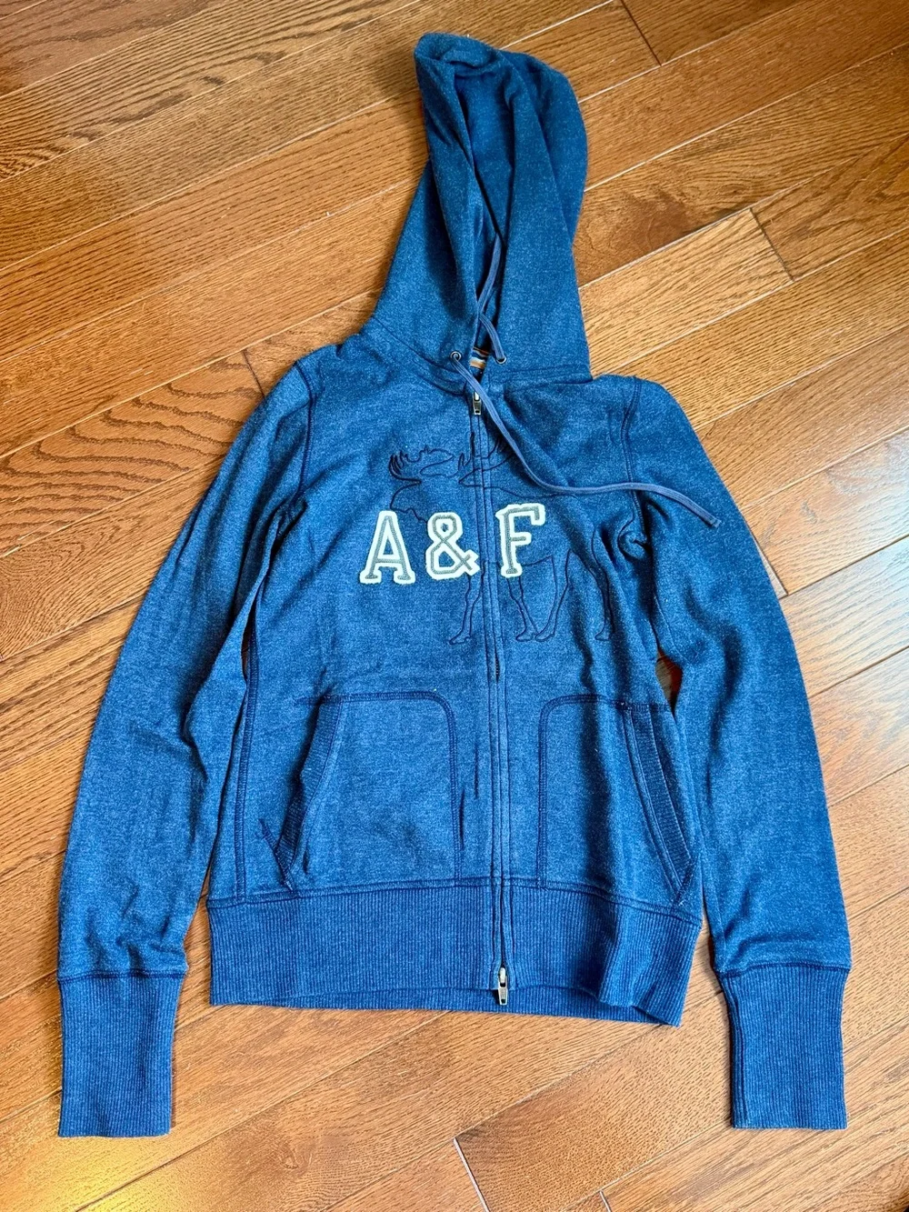 Women’s Abercrombie & Fitch Navy Blue Hooded Full Zip Sweatshirt. Size Medium
